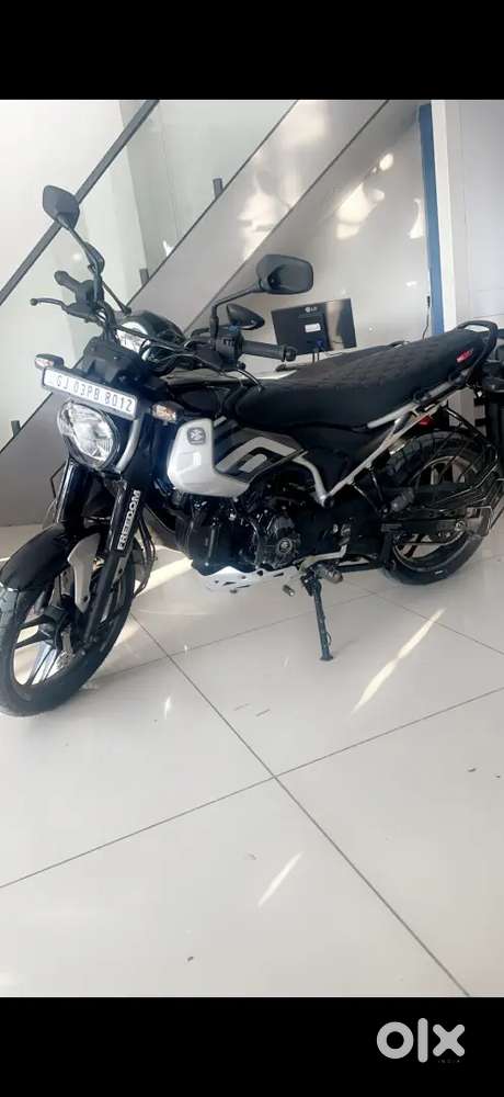 BAJAJ FREEDOM 125CC CNG(DIGITAL DISPLAY)