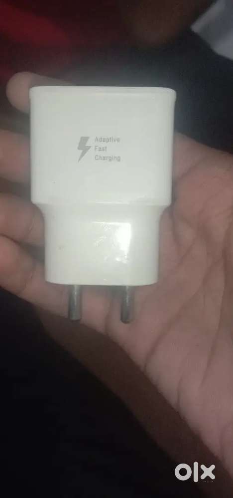 Very good condition orignal charger with local type c data cable