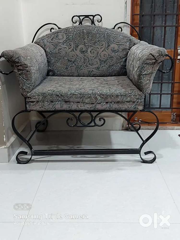 Sofa set with 2 chairs