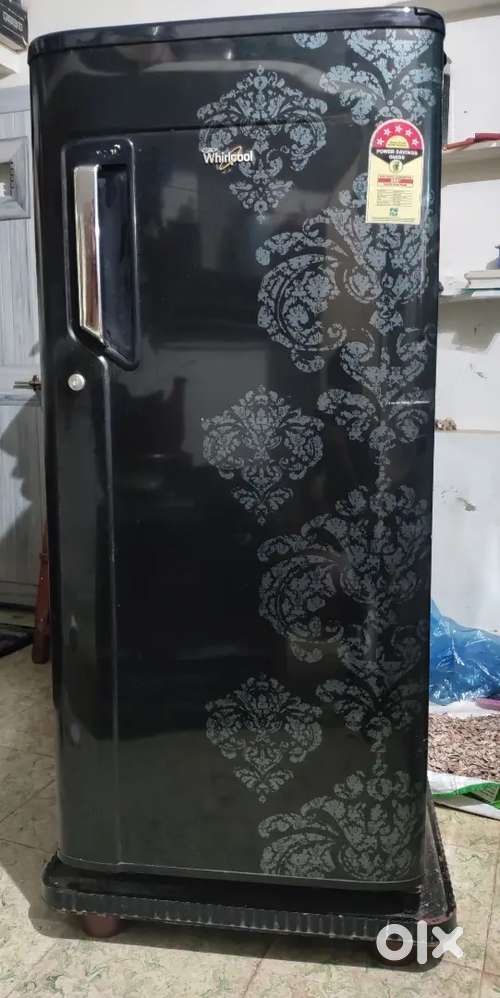 Single Door Fridge(refrigerator) in Good Condition + Free Stand & Tray