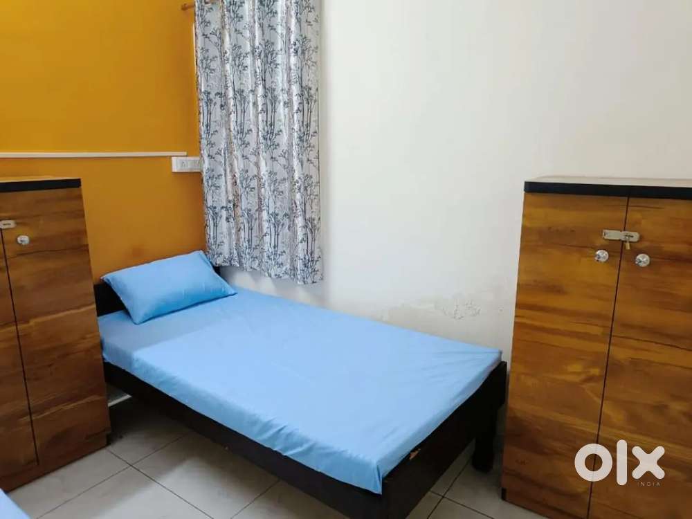 Girl's pg available fully Furnished in ellora park