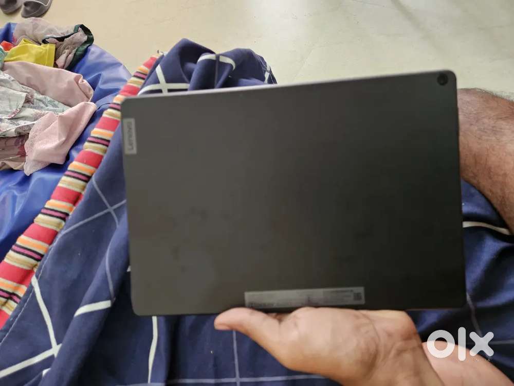 Tablet in very good condition like new one with case and bag free