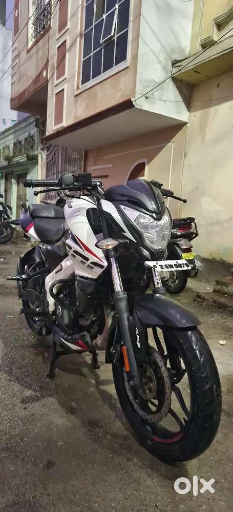 NS 200 BS6 COLOUR WHITE 
2023 MODEL 
VALID UPTO 2038 
Kms : 28000