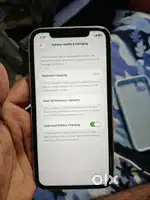 Iphone 11 in super mint condition no scratches and dents