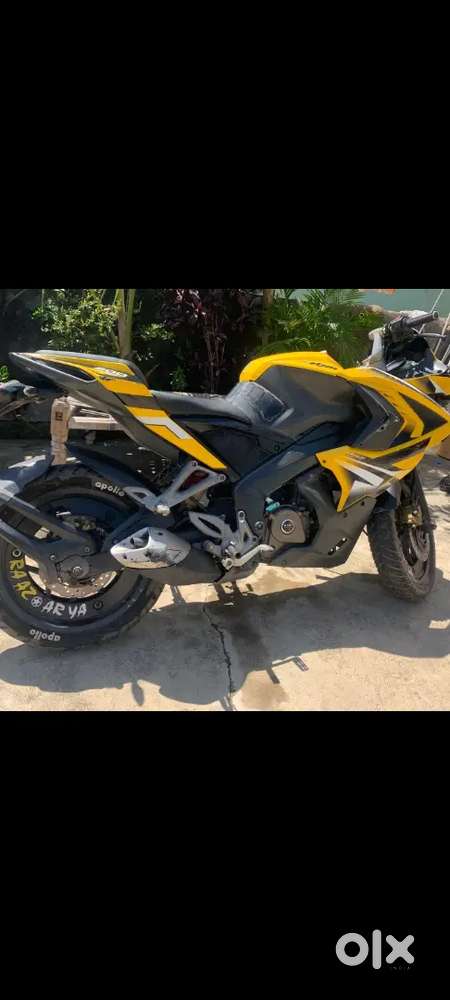 Bajaj pulsar rs200