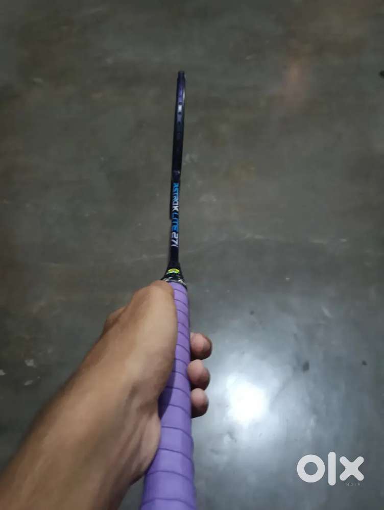 Yonex astrox 27i ,28lbs stringed
