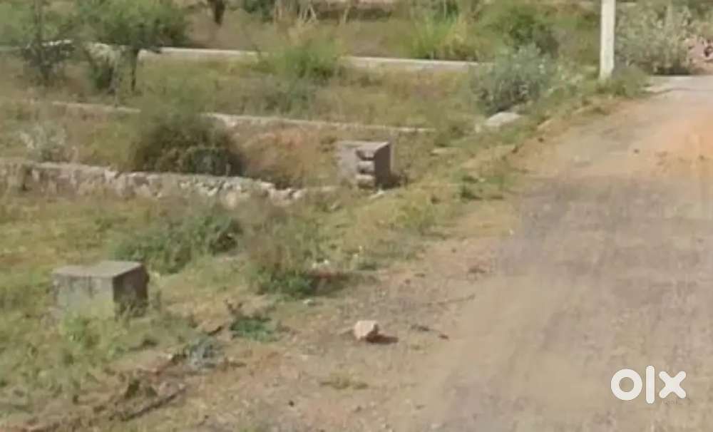 100 square gaj land at Vatika Road