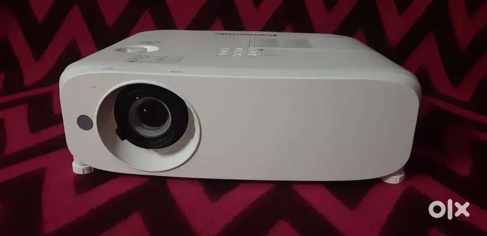 Panasonic LCD projector PT VW 540