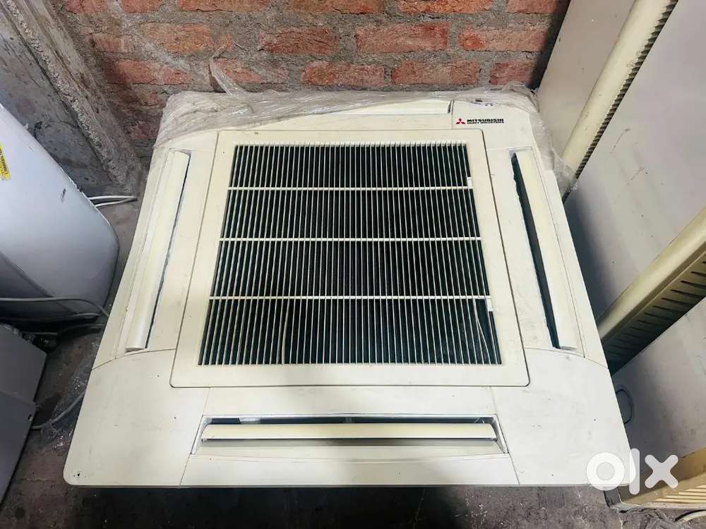 Indian trader's mitsubishi running casette  ac's available