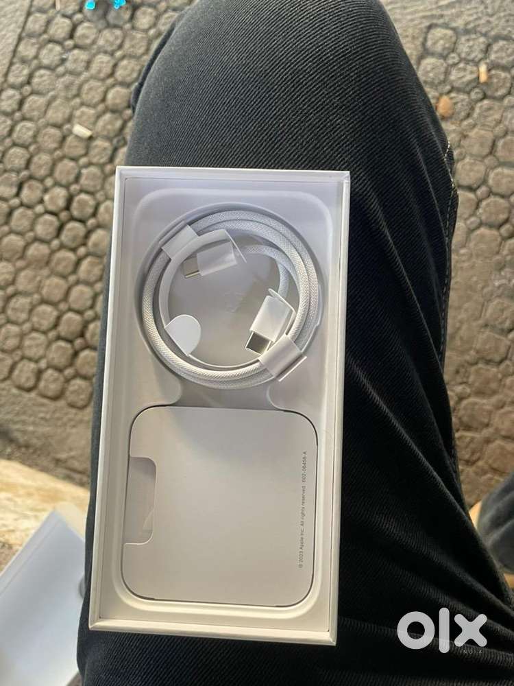 Iphone15 256 new box piece