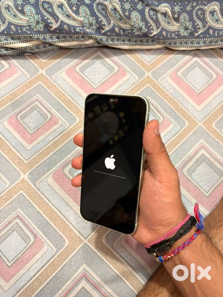 Iphone 12 - 128gb / no cracks on body, camera in new condition
