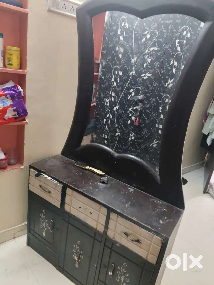 Dressing table good wooden table