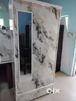 Almirah 5.5 ft available with mirror new one