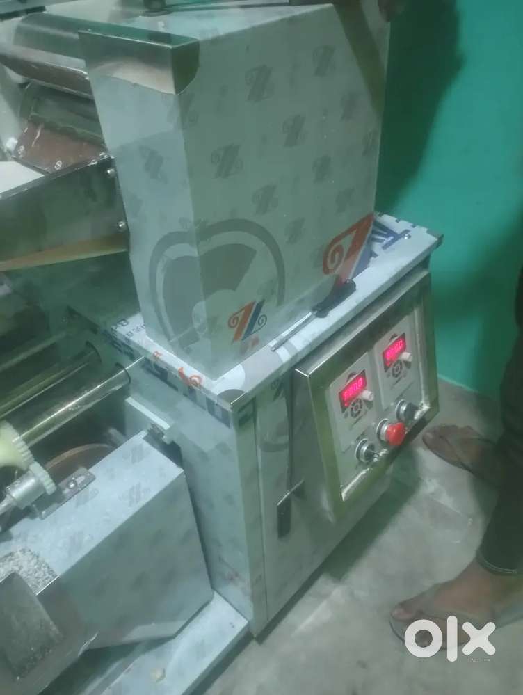 Mamoj banane ki maseenn new he chalani nahi aa rahi is liye sell  kar