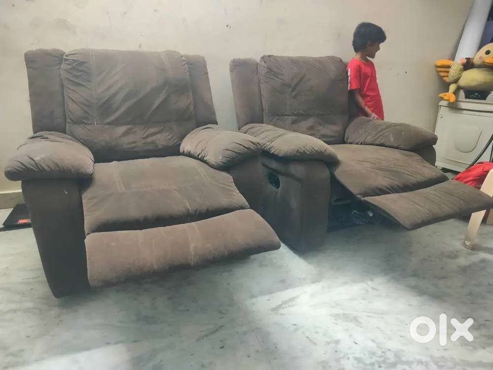 Recliner 2 Chairs & Sofa