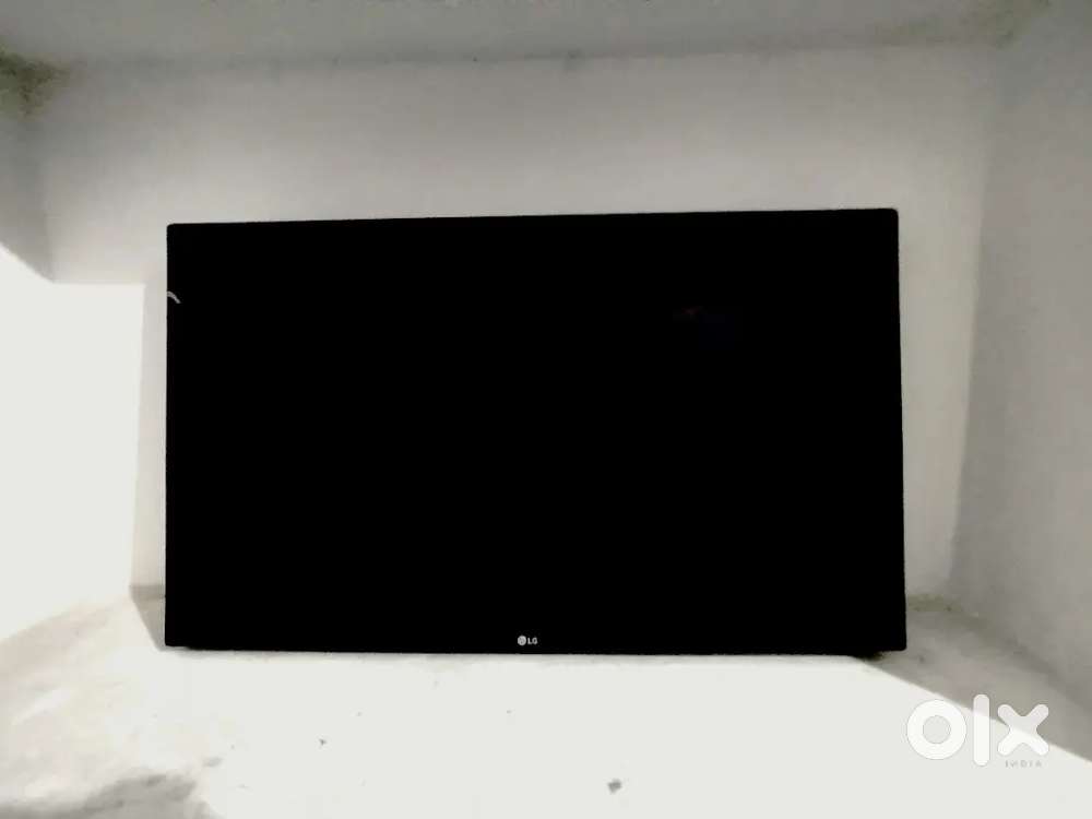 LG SMART TV 32 INCHES (URGENT SELL)