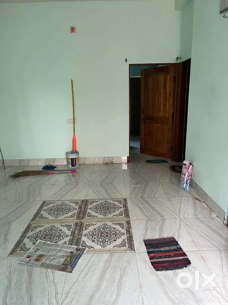 One roommate required