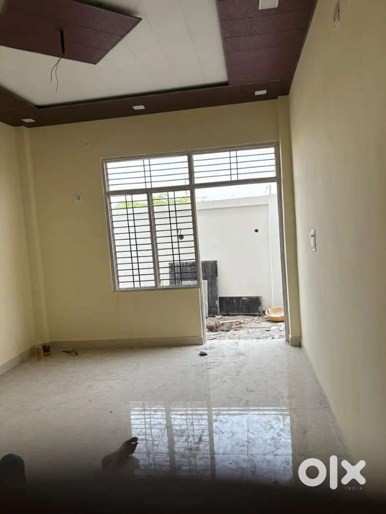 Unnao jaipuriya school ke samne duplex uplabdh hai