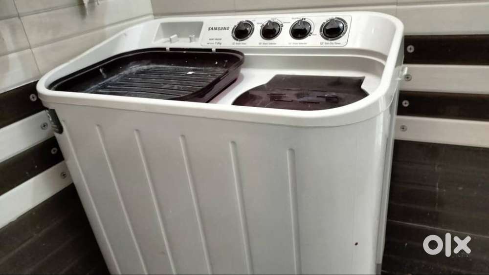 Semi automatic washing machine