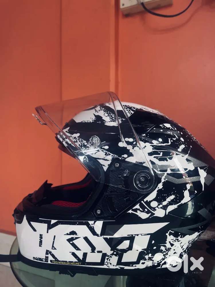 KYT STRIKER 2V NEUTRON