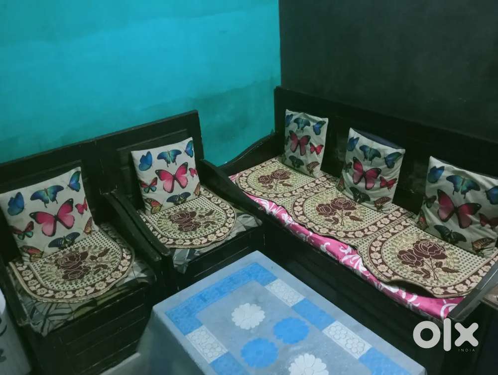 Sofa set with table