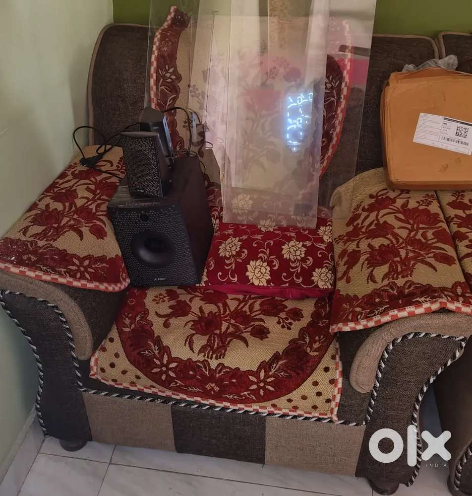 Sofa and dressing table on sale