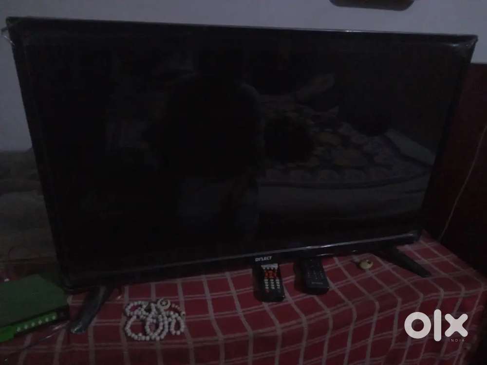 Selling Dylect TV with good condition size 32 inch