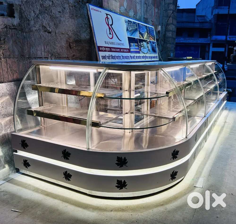 Mithai ki dukan he ak aadmi ki jarurat he rena khana hamara he