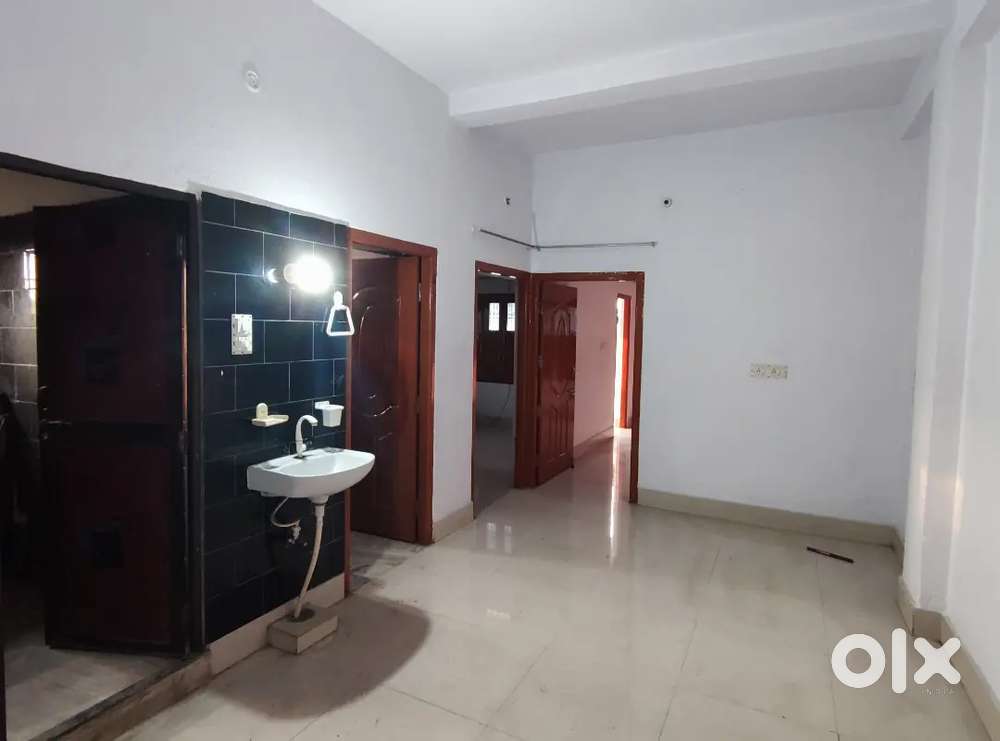 2 BHK ROOM AVAILABLE FOR RENT near icon plaza