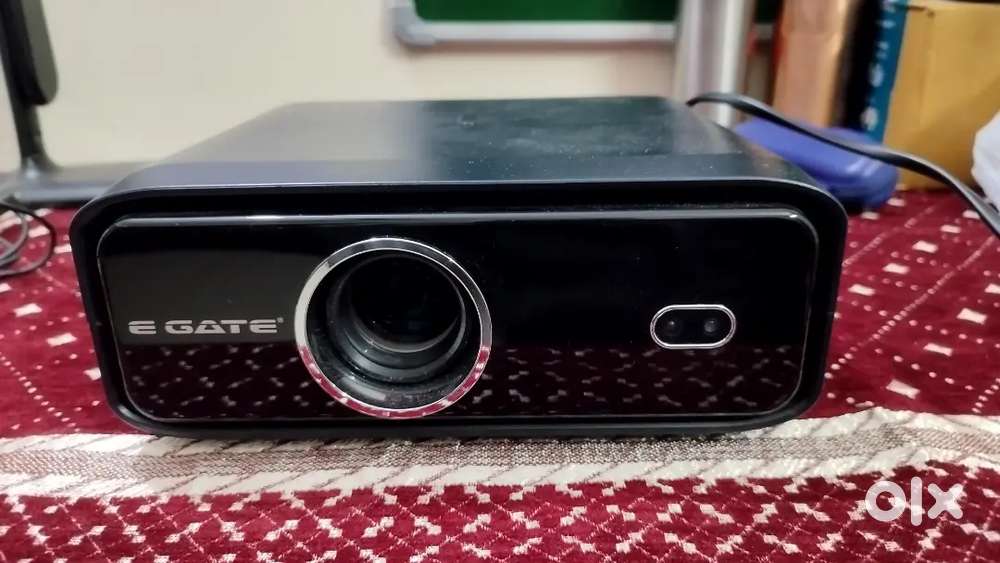 Projector Egate, Fire stick, 85 inch screen.