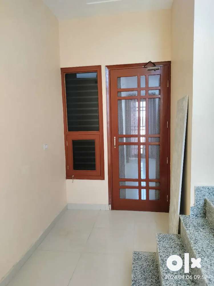 2 Room with kitchen/bath (indipendent floor) for rent,Dealer pls avoid