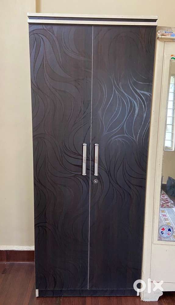 Sleek, modern 2-door wardrobe in excellent condition.