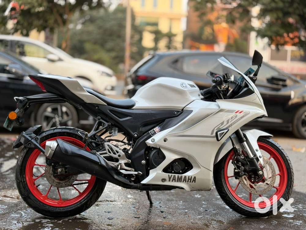 Yamaha R15 V4