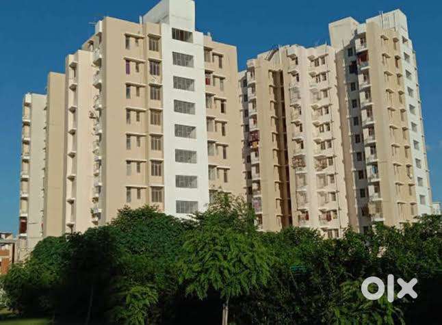 Urgent sale sukriti apartment 2 bhk eldeco city IIM road