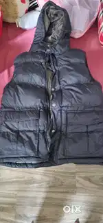 Men's Navy Blue Puffer Sleeveless Jacket- Size Large-Unused condition