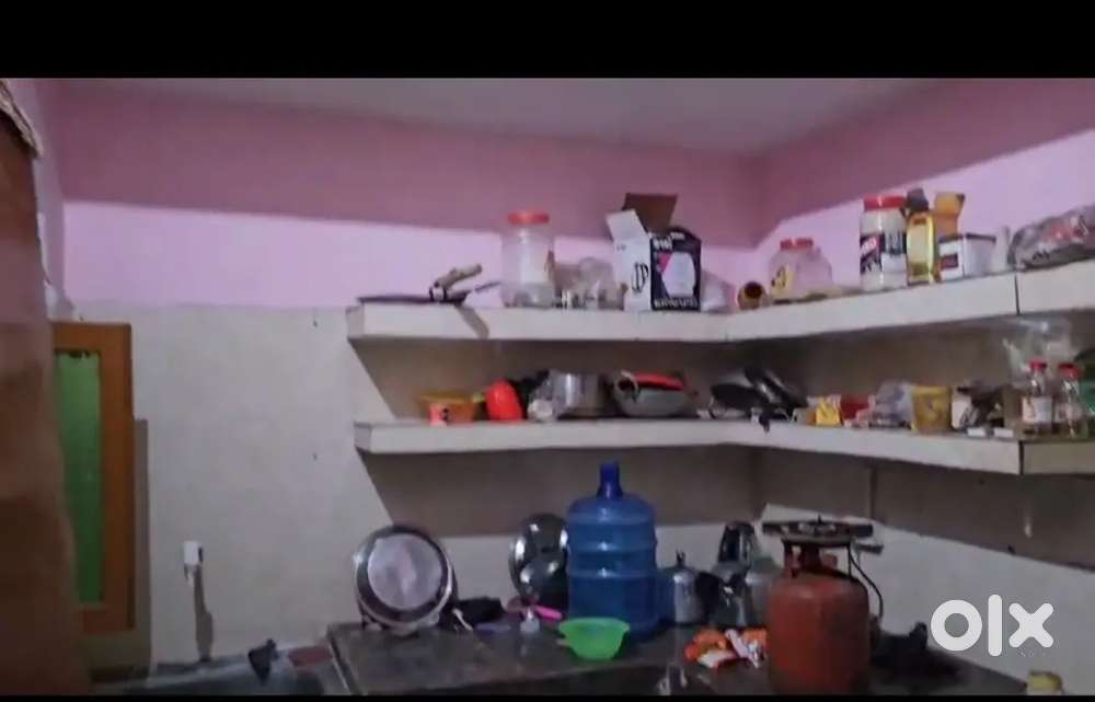 Ghazipur main city me hotal grand k piche chungi par