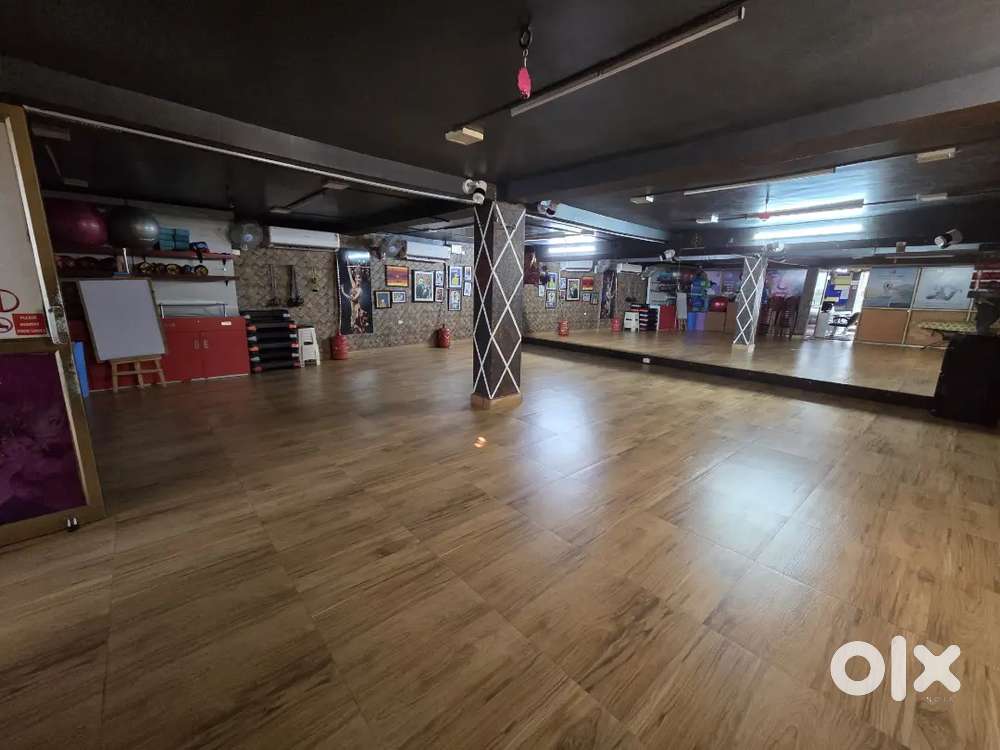 Commercial space available for rent in Bariatu road