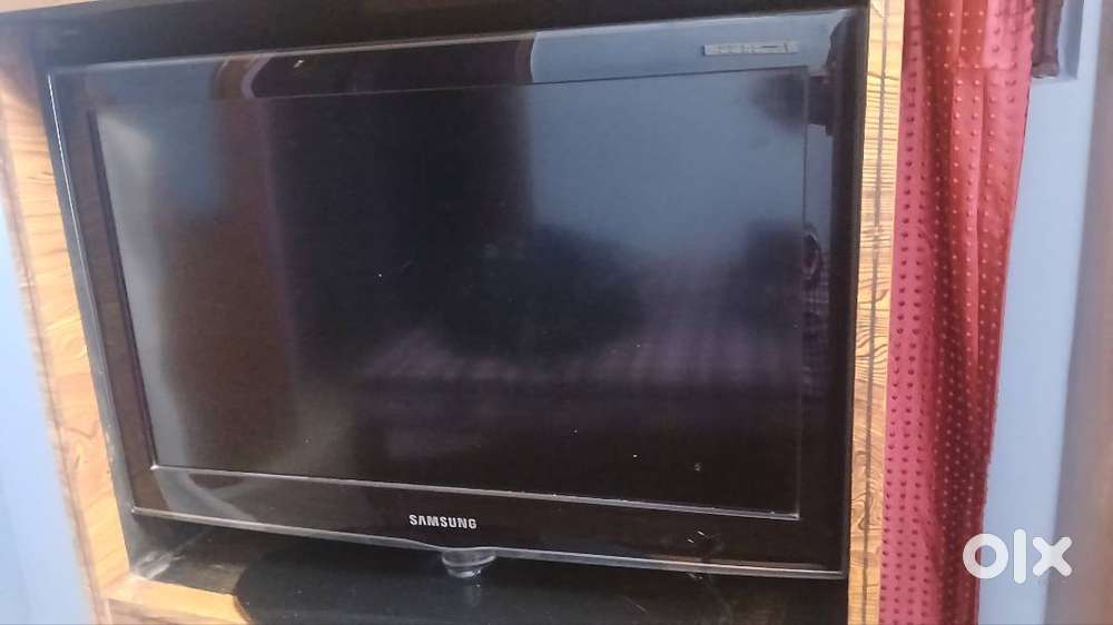 Samsung tv - UA26C4000P and television stand