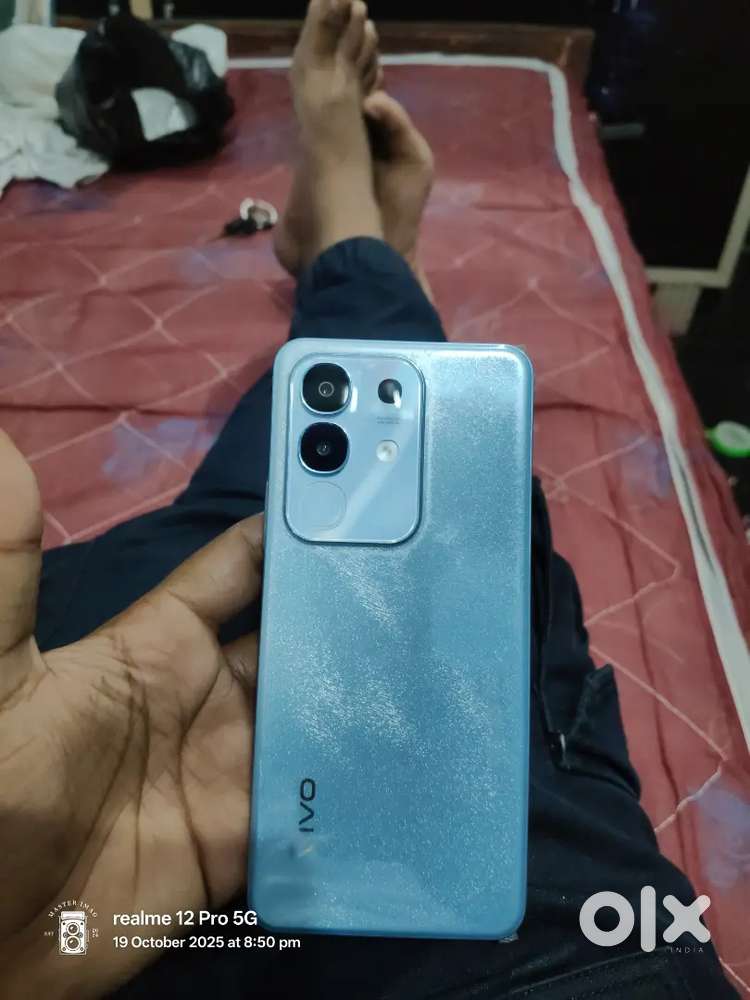 Mene one plus 8 liya h esliye. Bech rha hu