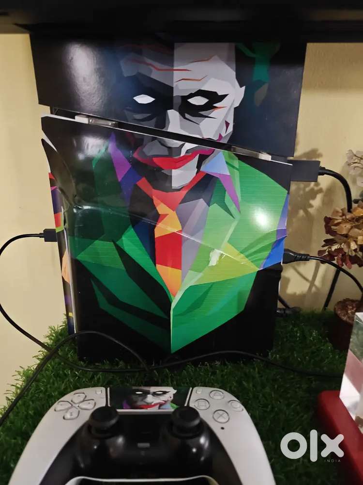 Playstation 5 Slim disc edition 1 tb storage, with 2 controllers