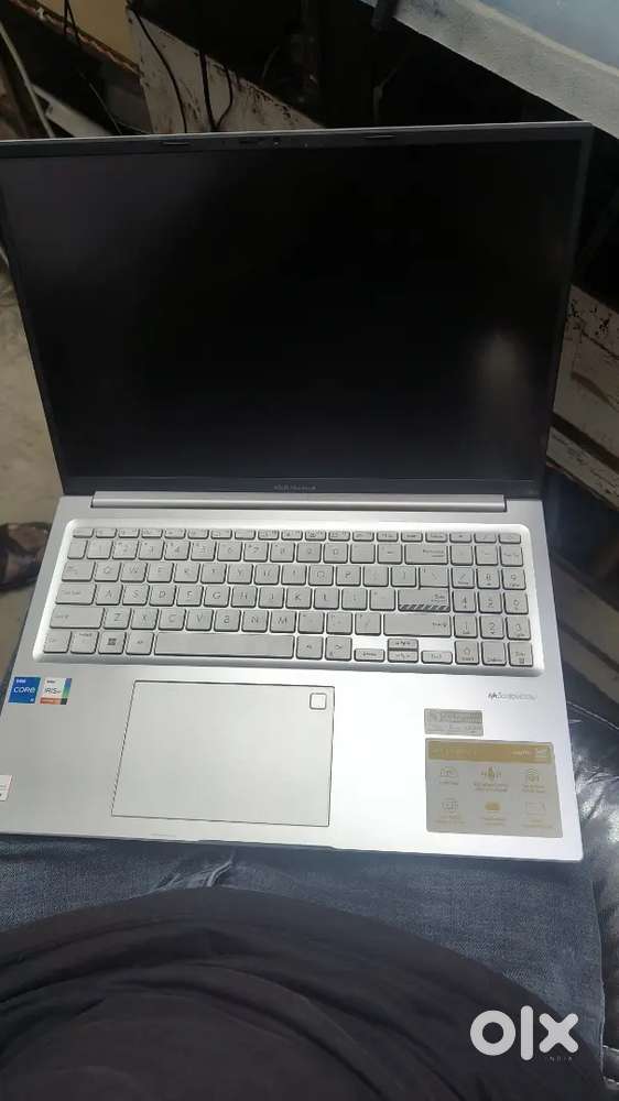 Laptop bechna hai pese ki jarurat hai sirf 8mounth chla hwa hai ek dai