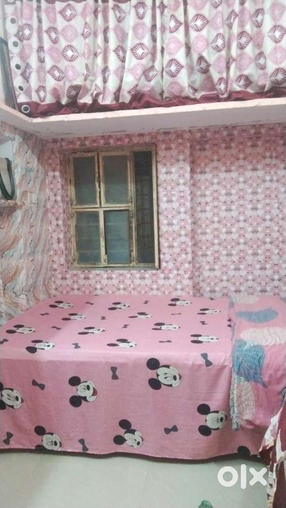 Independent floor available for boys girls and couple