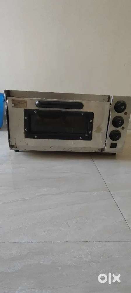 Pizza making machine