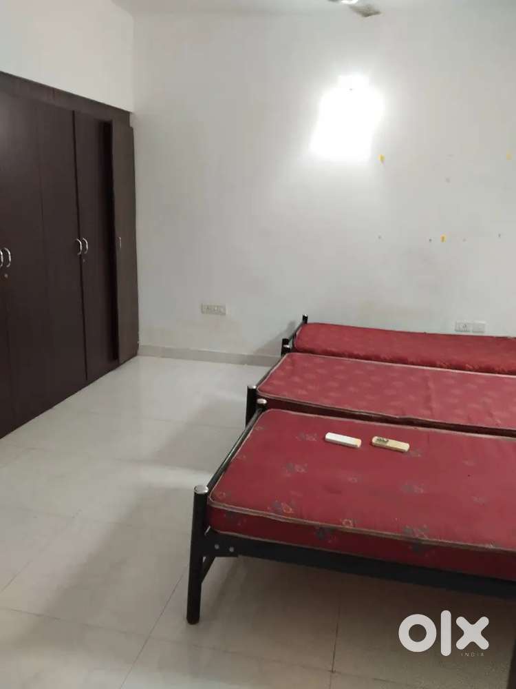 Gents PG 3 sharing Room available Sholinganallur