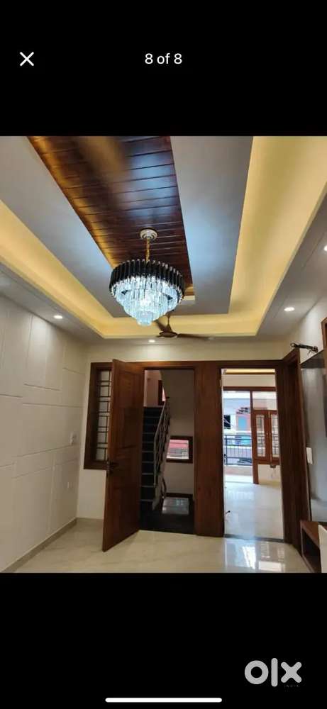 Single room available in a 3 Bhk sharing flat.