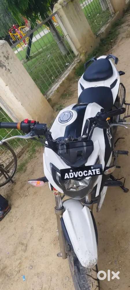 Apache RTR 4v bike bikau hain ek dam ok candision