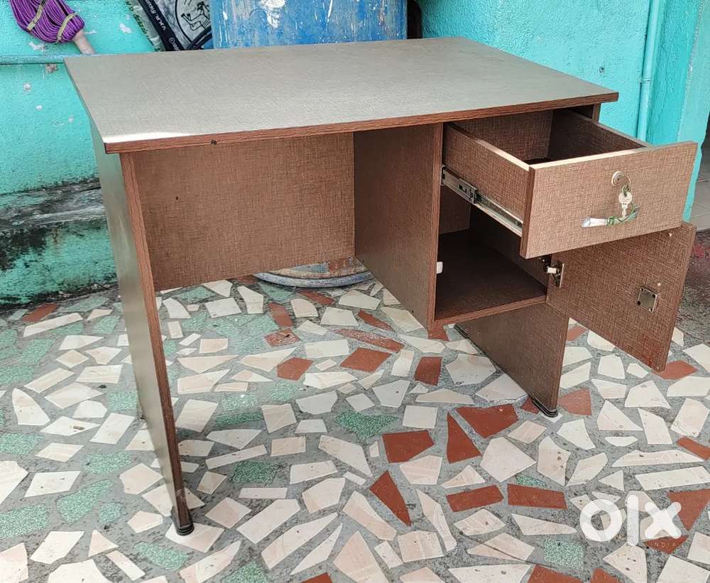 Table for Hotel cash, office, students and computer users