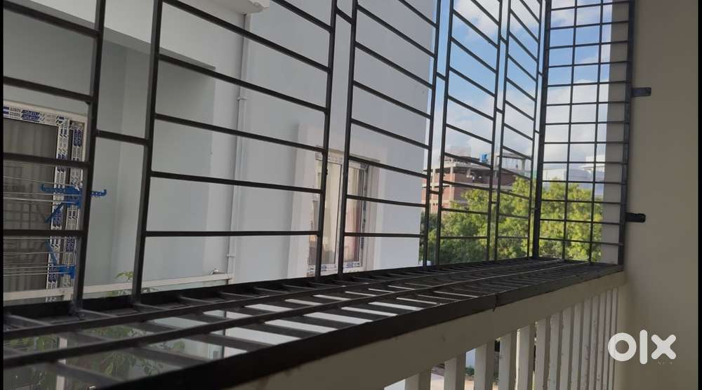 Semi Furnished 3 BHK East facing flat, Neknampur, Alkapoor township