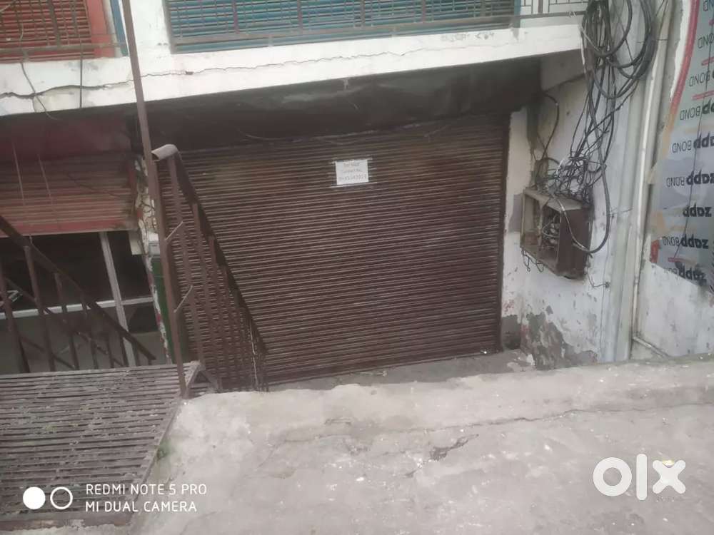 On road shop available for rent in Arif Complex, Khurumnagar Chouraha