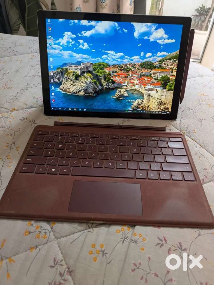 Lightly Used Surface Pro 6 (i5/8GB/128GB*) w/ Surface Pen!